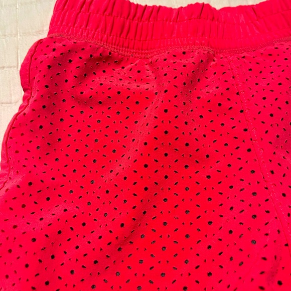 Toddler GapFit Lasercut lined shorts - Picture 3 of 5